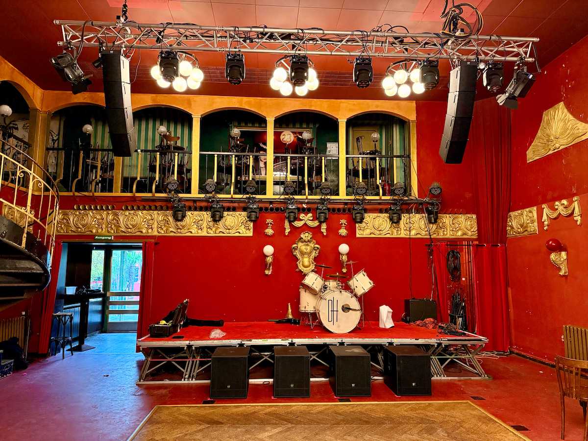 SE AUDIOTECHNIK M-Line Line-Array M-F3A PRO und B-Line Subwoofer B 15A im Ballhaus Berlin.